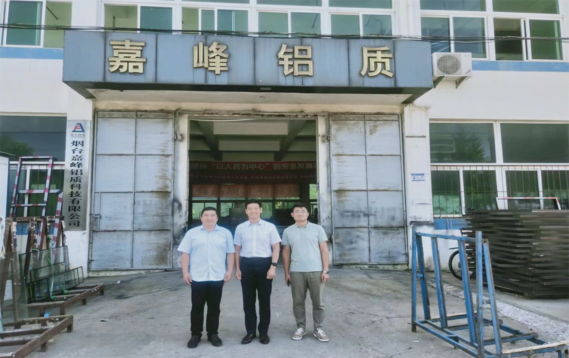 鋁門窗幕墻龍頭企業、煙臺民建科技總支部主委、飛龍集團宋總蒞臨嘉峰鋁質公司考察調研